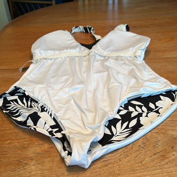 Lands’ End Swimsuit 1-piece black and white XXL - Picture 10 of 16